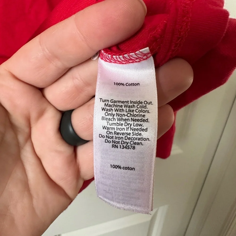 Vineyard Vines Boys Red 2025 Santa Whale Long-Sleeve Pocket Tee Size S (8-10)